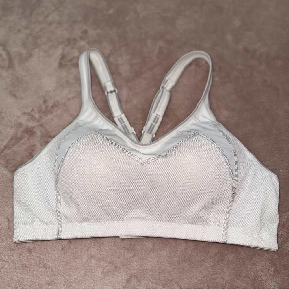 Moving comfort sport bra size  M